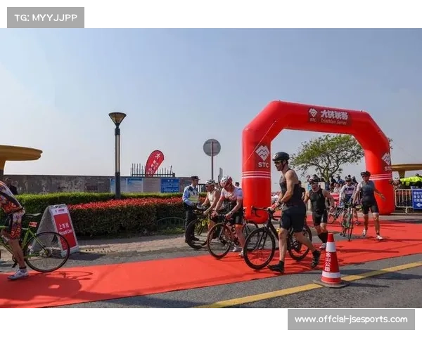 以上海城市沙滩为核心展现激情与速度的铁人三项赛盛大启幕