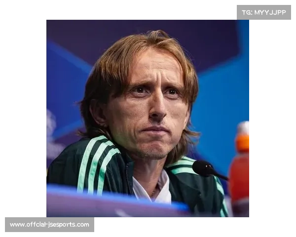 老将莫德里奇替补席掩面，皇马换帅周期中的传奇落寞